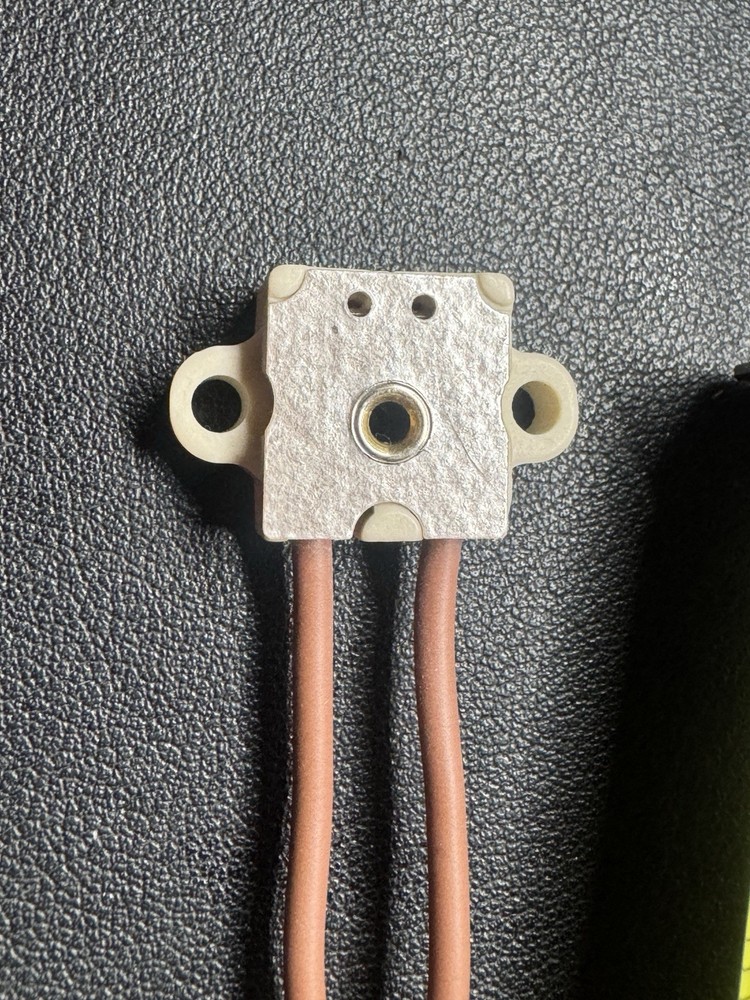 990 Ceramic Halogen Lamp Socket G4