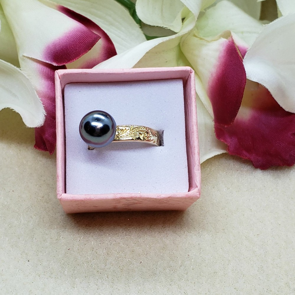 Monstera Leaf and Pearl Ring