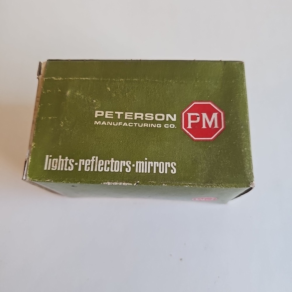 Peterson Manufacturing PM 2L6306 Angle Bracket Clearance light