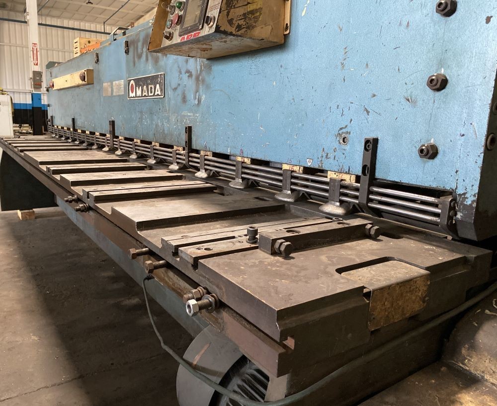 AMADA M-4045 POWER SQUIRING SHEAR
