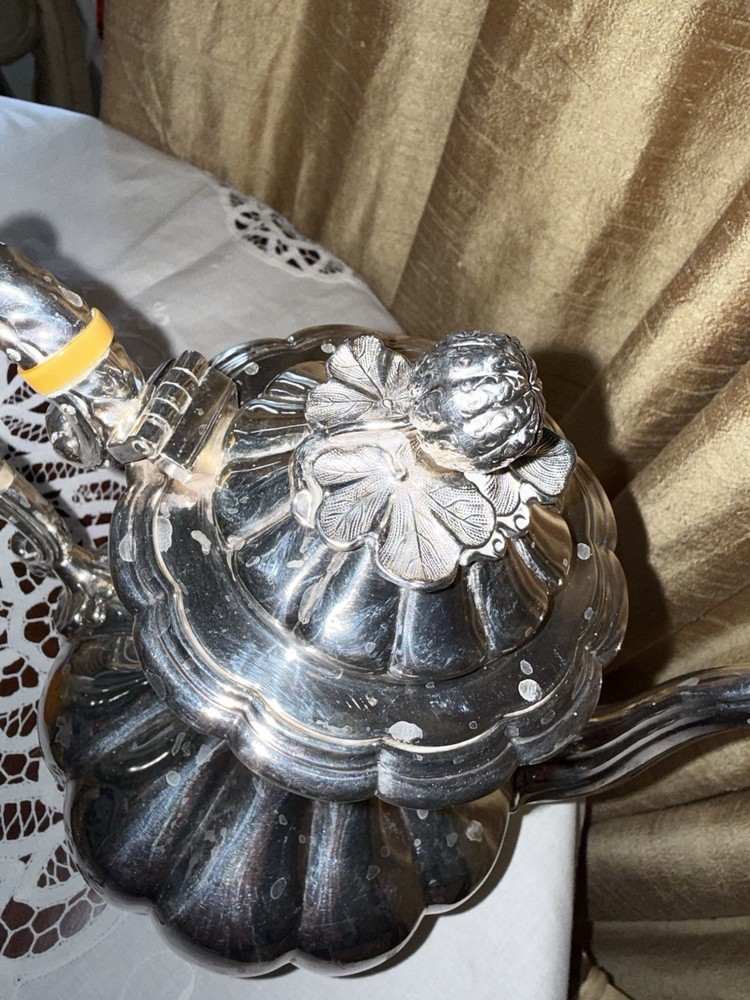 ANTIQUE BIRKS REGENCY SILVERPLATE TEA/COFFEE POT MADE IN ENGLAND