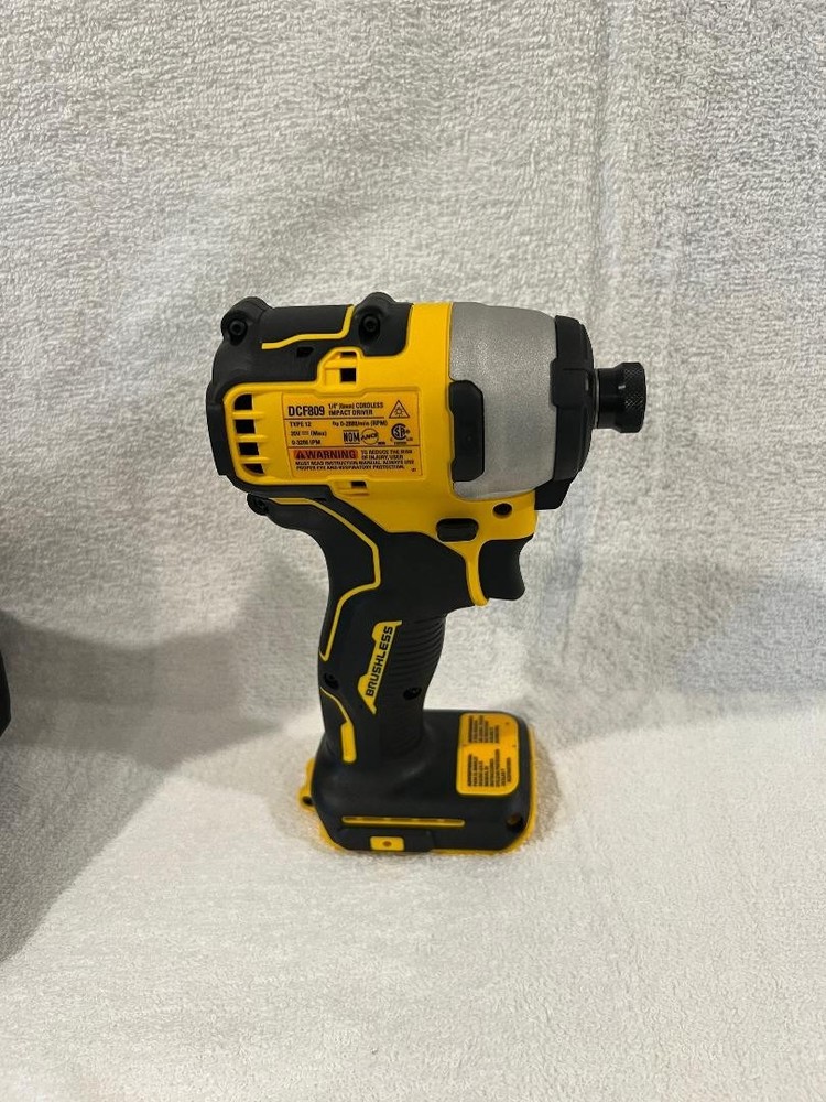DEWALT DCF 809 ATOMIC DRIVER WITH BATTERY,CHARGER & CASE