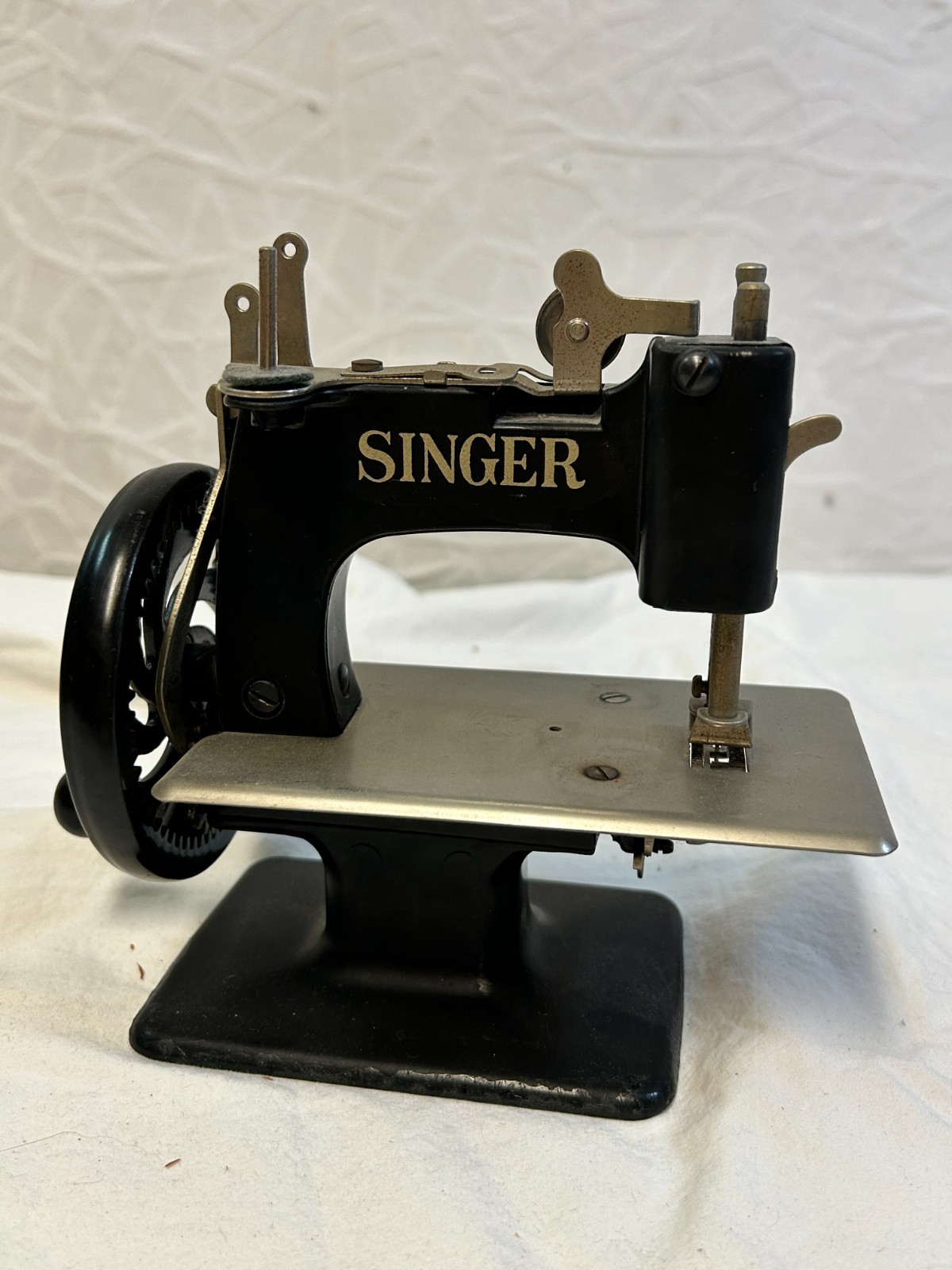 VTG Singer SewHandy Model 20 Childs Sewing Machine 1950s