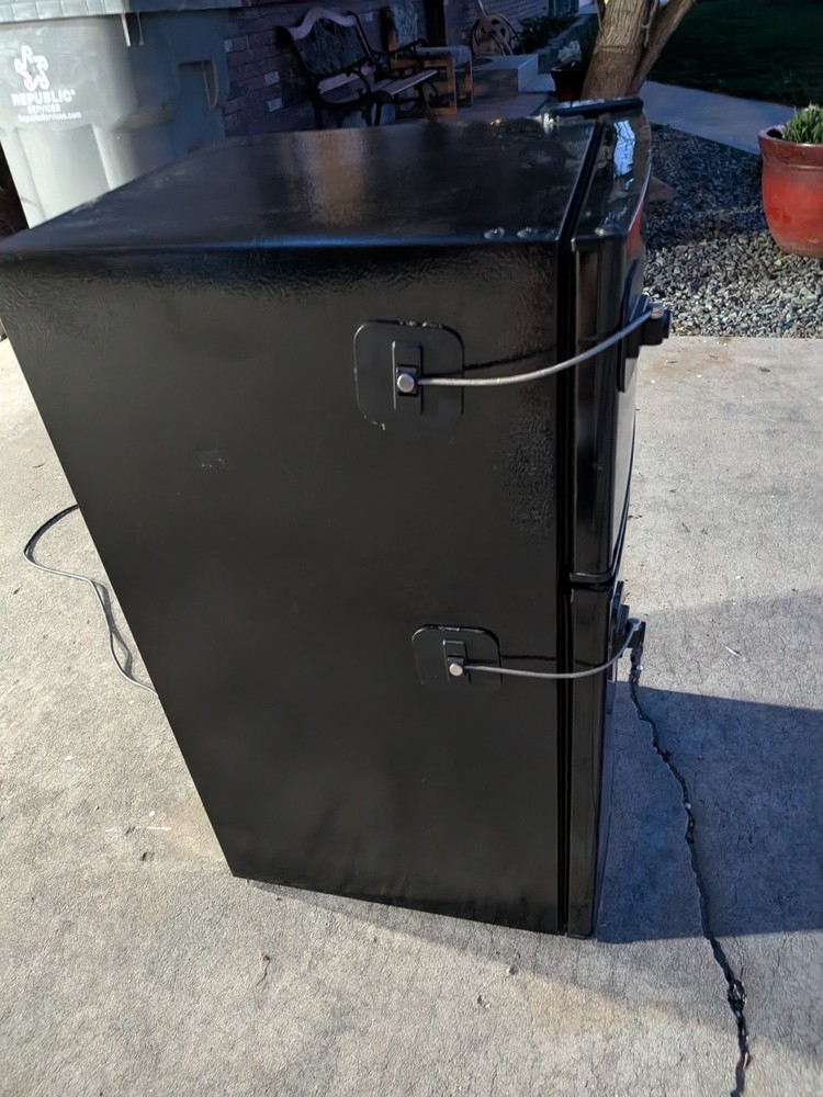 Bangson Black Compact Double Door Fridge, Lockable Doors, Freezer
