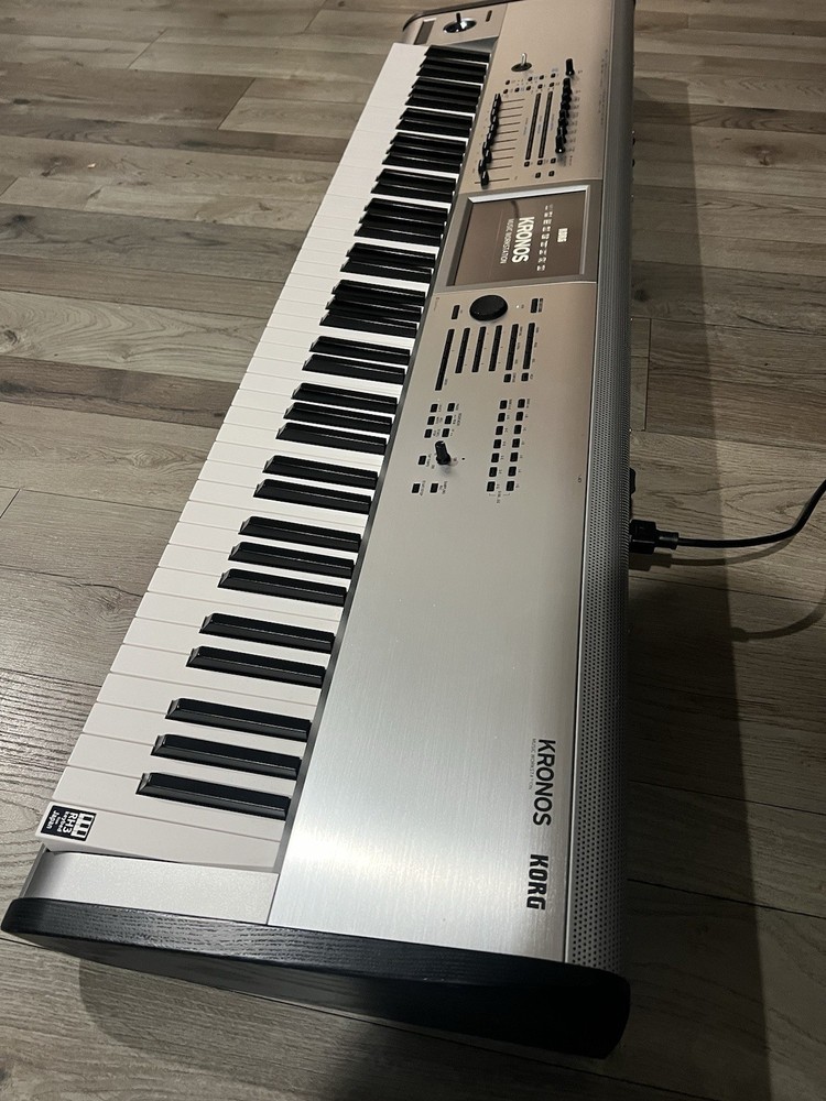 Korg Kronos 2 88 Platinum