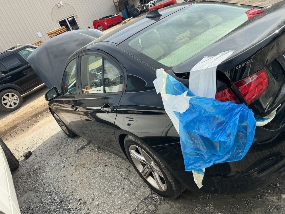 320I 2014 Glove Box 4994309