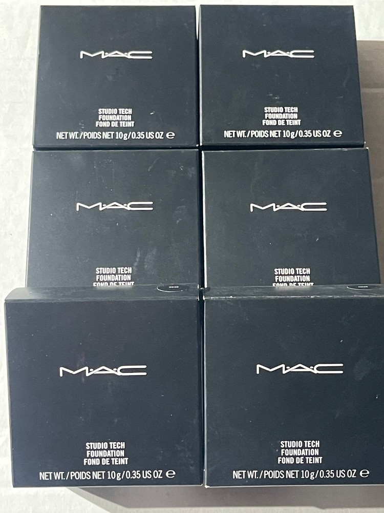 MAC Studio Tech Foundation Compact 10 g/.35 oz (Select Color)