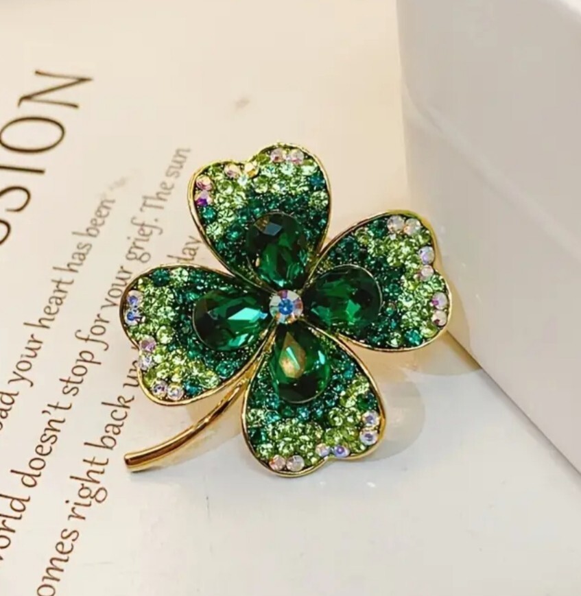 GREEN CRYSTAL SHAMROCK 4 LEAF CLOVER LUCKY IRISH BROOCH PIN~ST PATRICKS DAY GIFT