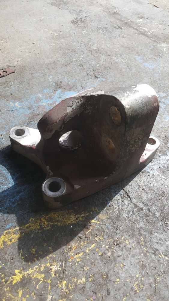 MACK VOLVO D13 ENGINE MOUNTS (Left side) 20908865