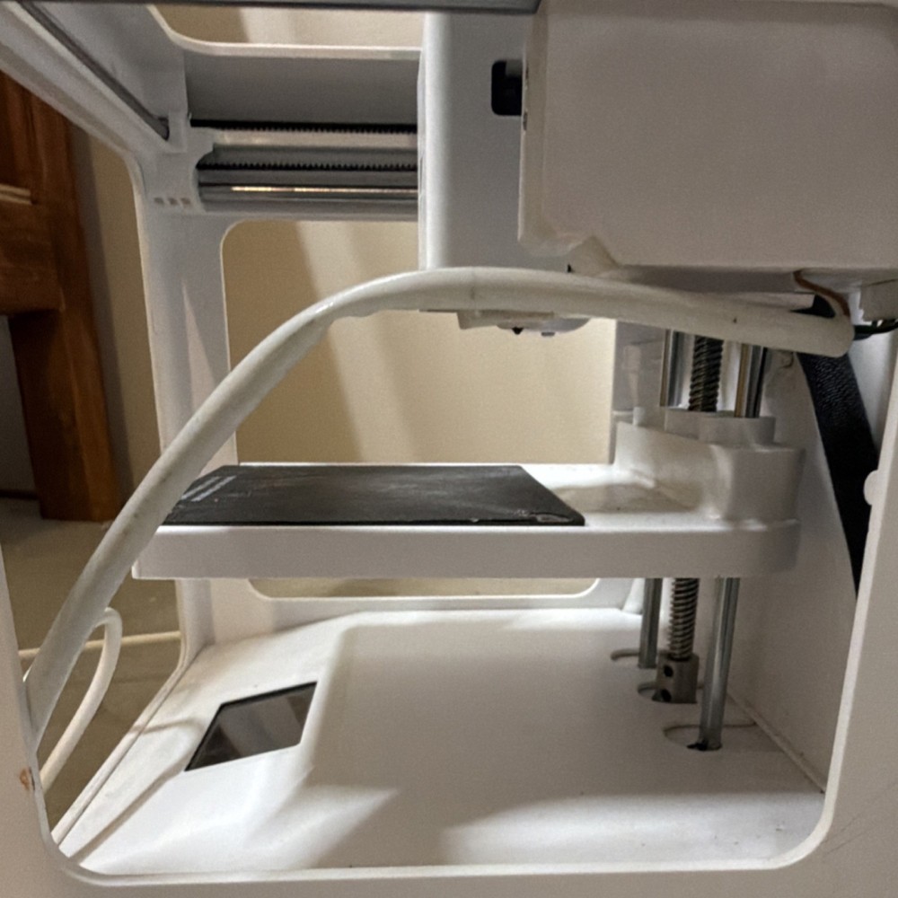 toybox alpha 2 White Compact Desktop 3D Printer Touchscreen Wi-Fi Used