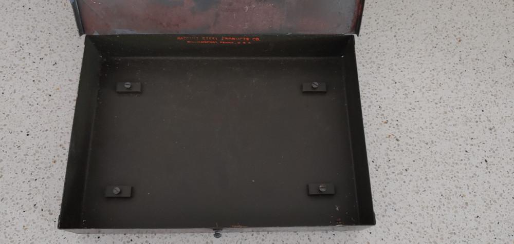 WWII US Army BX-40 Signal Corps Metal Box with clasp Empty