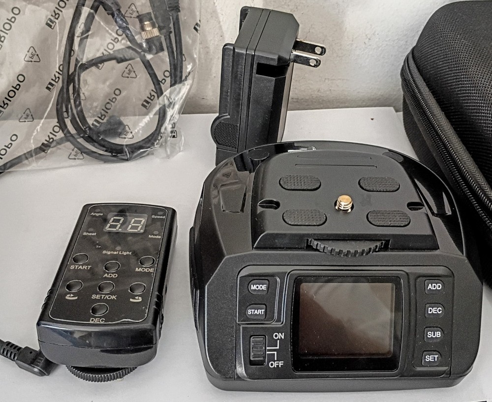 Triopo Model AD-10 Automatic Panoramic Head + Case, Battery and Charger
