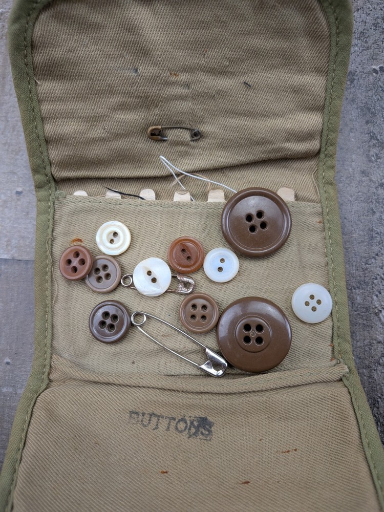 WW2 Sewing kit Vintage Buttons & Thread WWII
