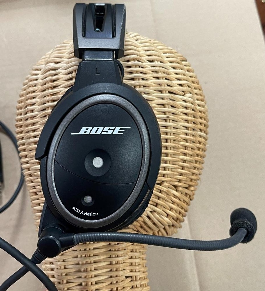 BOSE A20 AVIATION HEADSET NON-BLUETOOTH- USED.