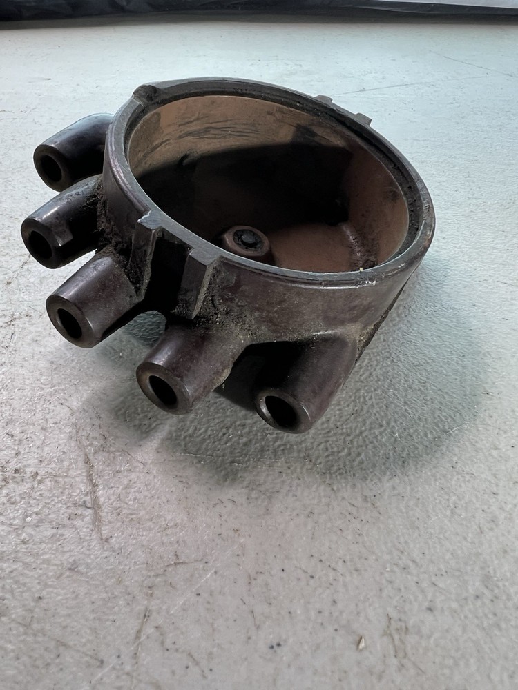Vintage Bakelite 8-Cylinder Distributor Cap – Classic Ignition Part