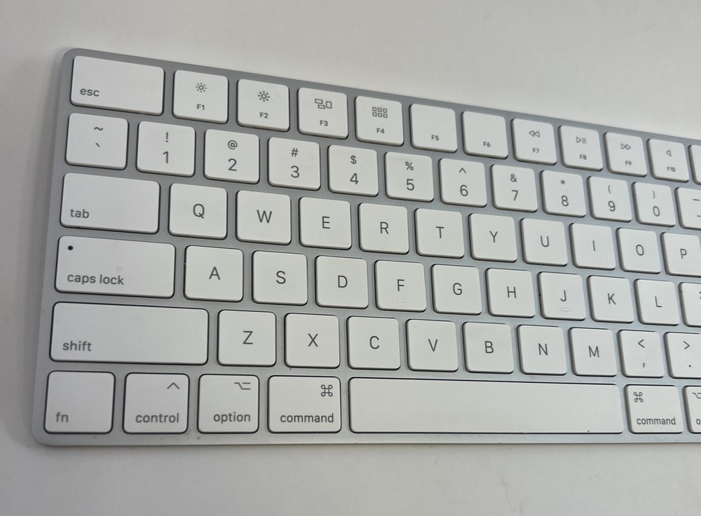 Apple Wireless Magic Keyboard A1644 Silver with white keys