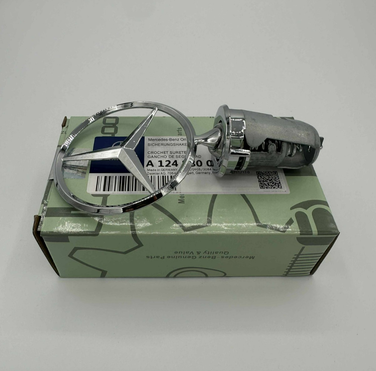 New OEM Mercedes-Benz Bonnet Star Emblem W123 S123 C123 Coupe A124880008667