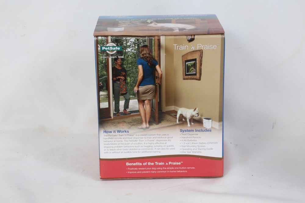 NEW SEALED PetSafe Train & Praise with Remote