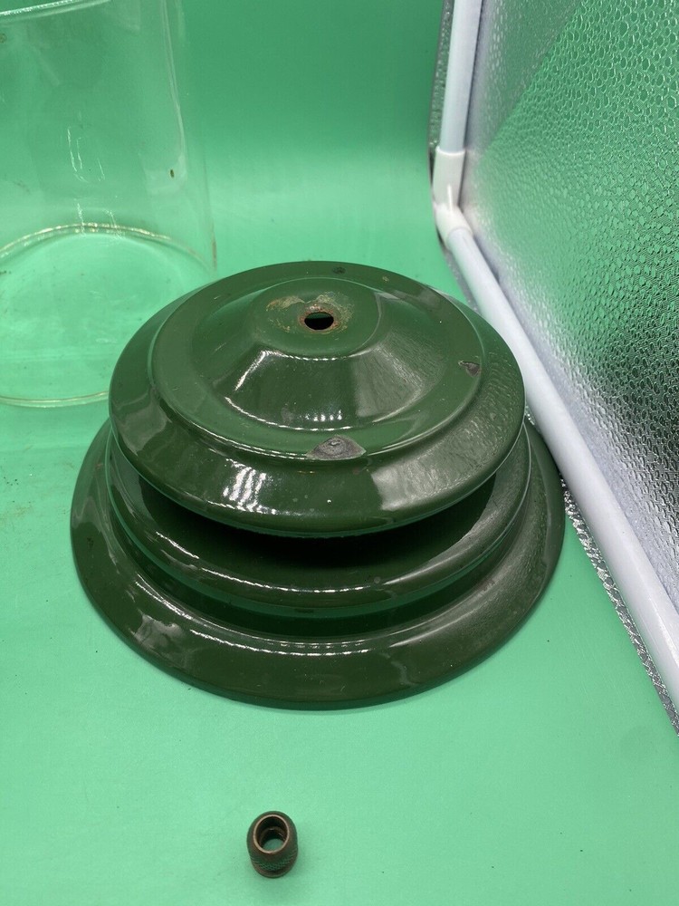 Vintage Coleman Dated 5/82 Double Mantle Lantern Model 220K