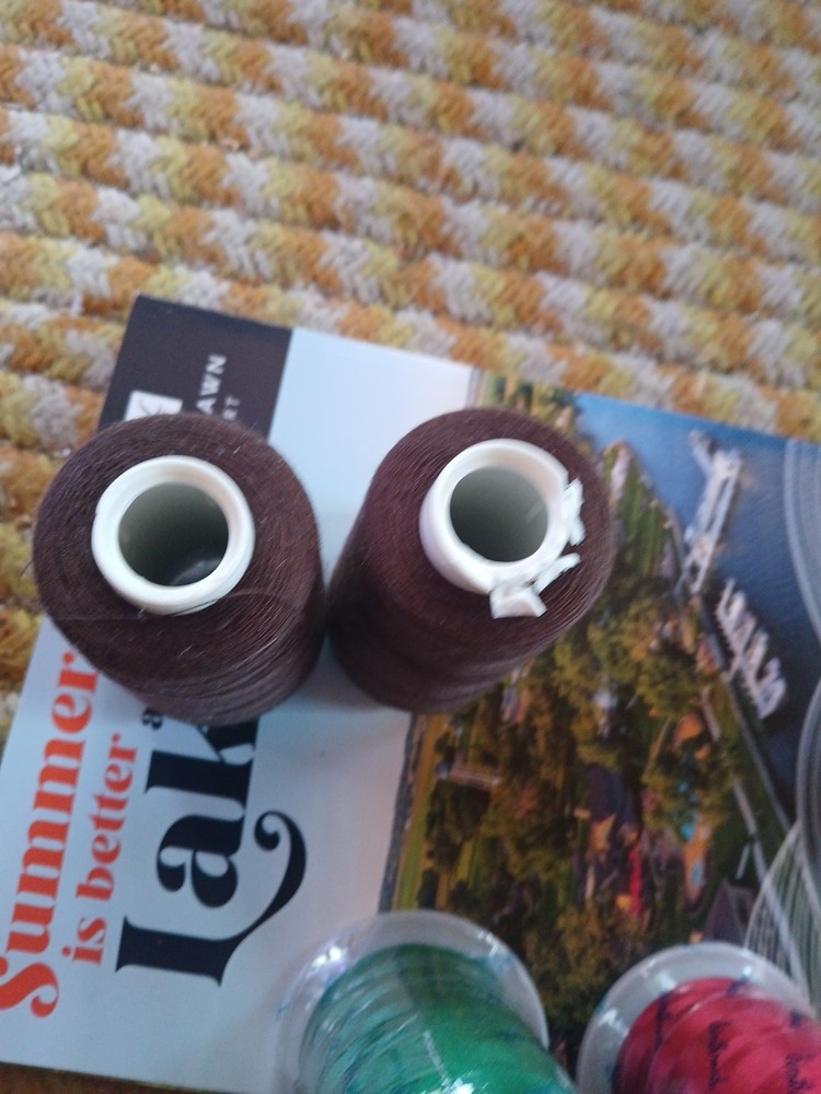 2 Spools Simthread Red Green Embroidery Thread ((Sealed)