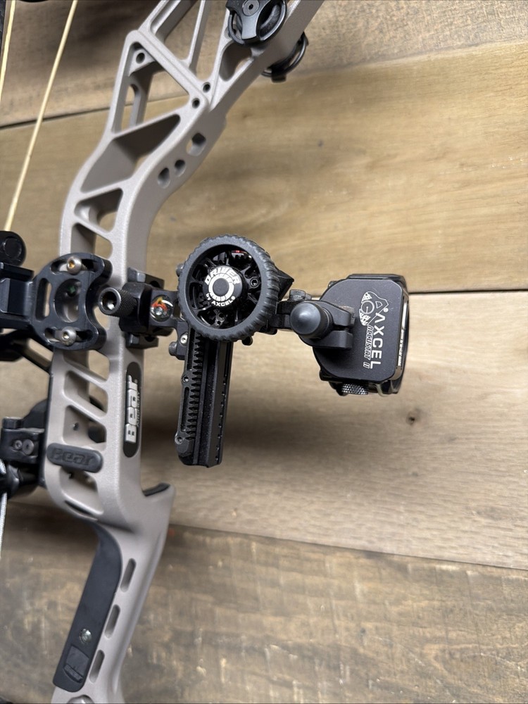 Bear Redeem compound bow Loaded 70#