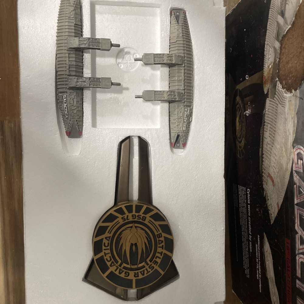 Battlestar Galactica Ship Statue Art Asylum Diamond Select 1907/2003
