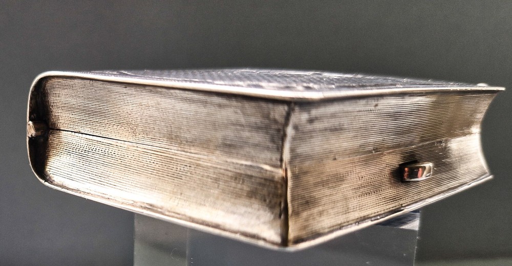 Exceptional antique Russian solid silver cigarette box, Moscow 1882