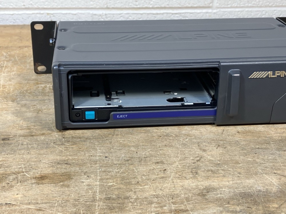 Alpine Electronics 6-CD Auto Changer Model CHM-S601 UNTESTED