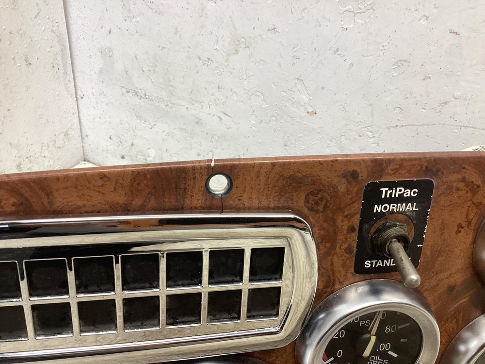 2000-2005 Peterbilt 387 Speedometer Instrument Cluster - Used