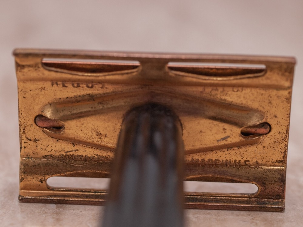 1940s - Gillette Tech DE Double Edge 3 Piece Razor - Bakelite Handle