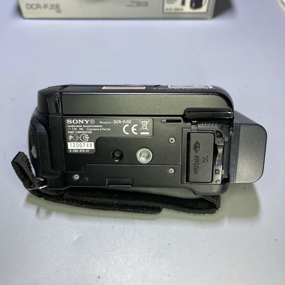 Sony Handycam DCR-PJ5E Digital Video Camera Projector - Box