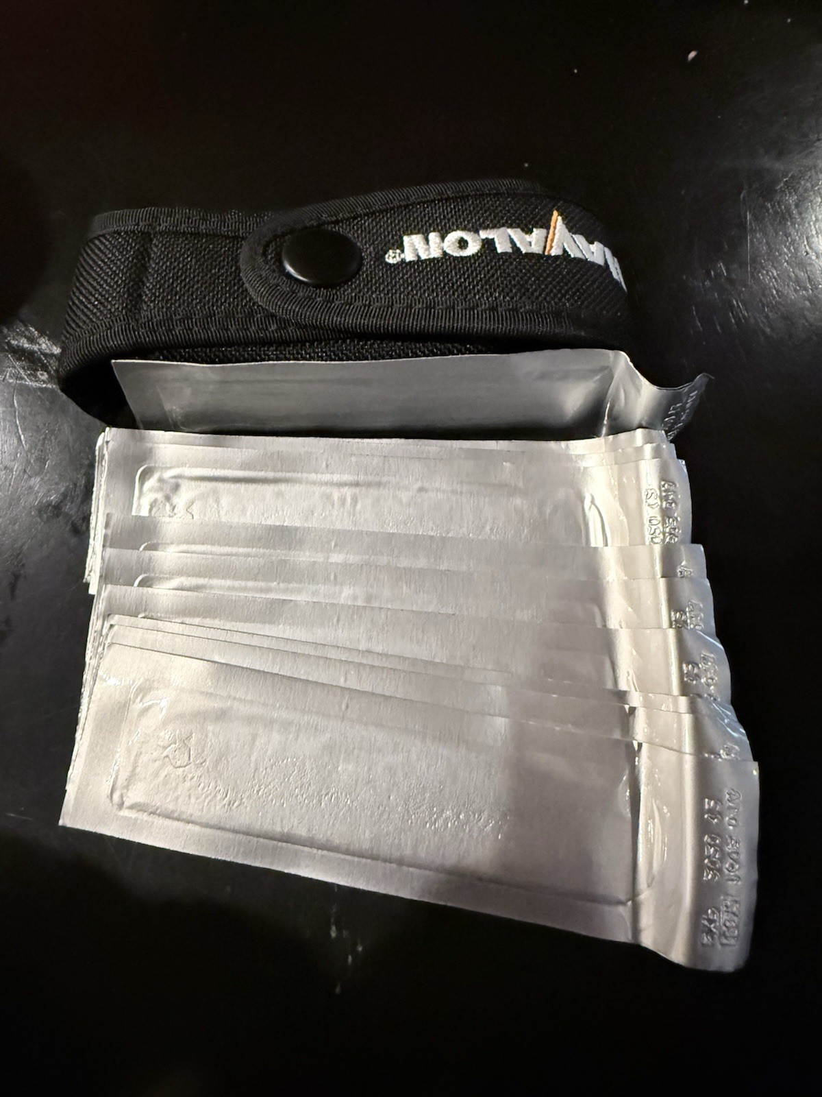 Havalon Piranta 60A Stainless Steel Replacement Blades, 12-Pack + Knife Case