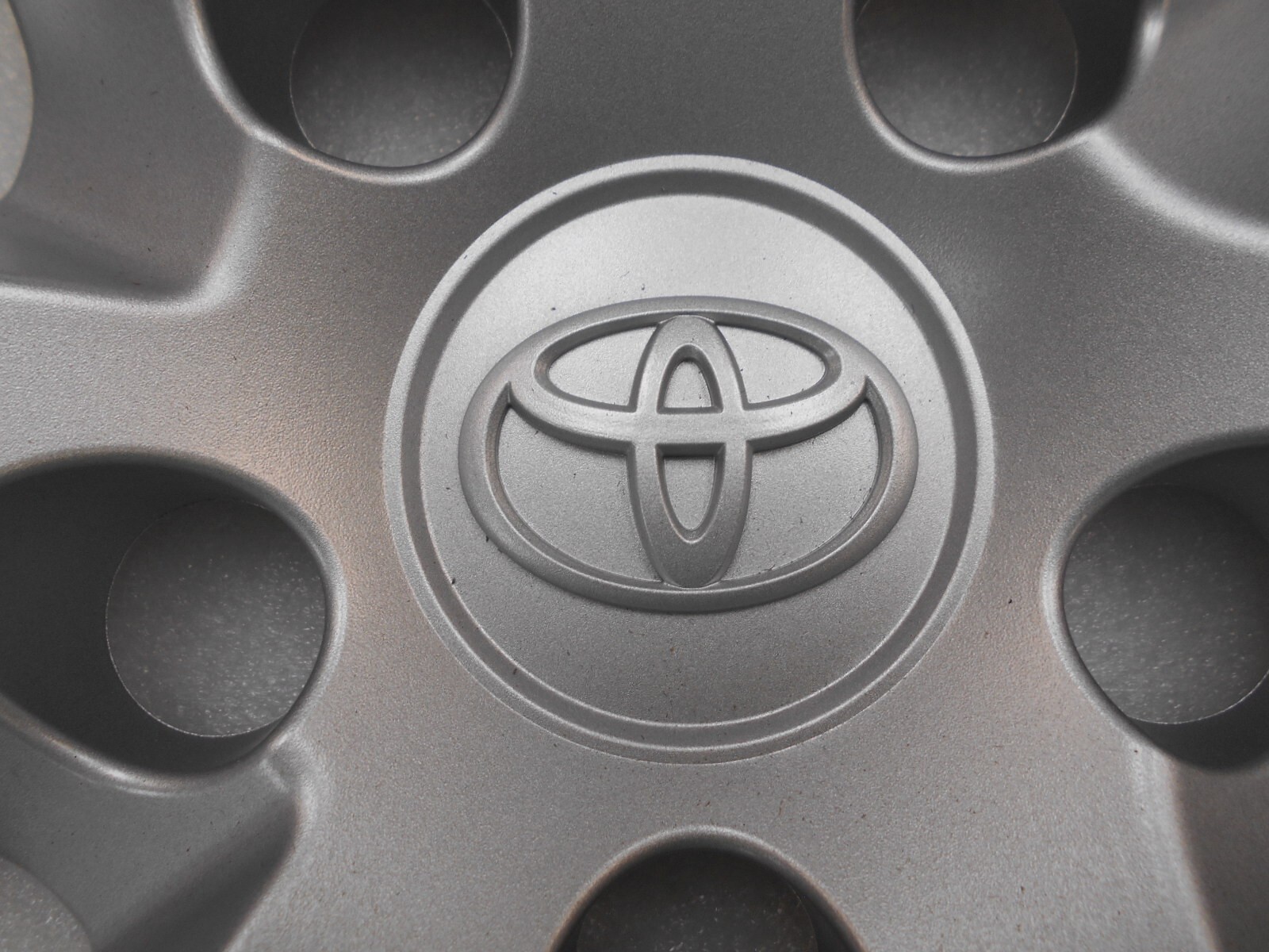 Hubcap for Toyota Rav4 2019-2025 New Genuine OEM Factory 17-in NEW 42602-0R040