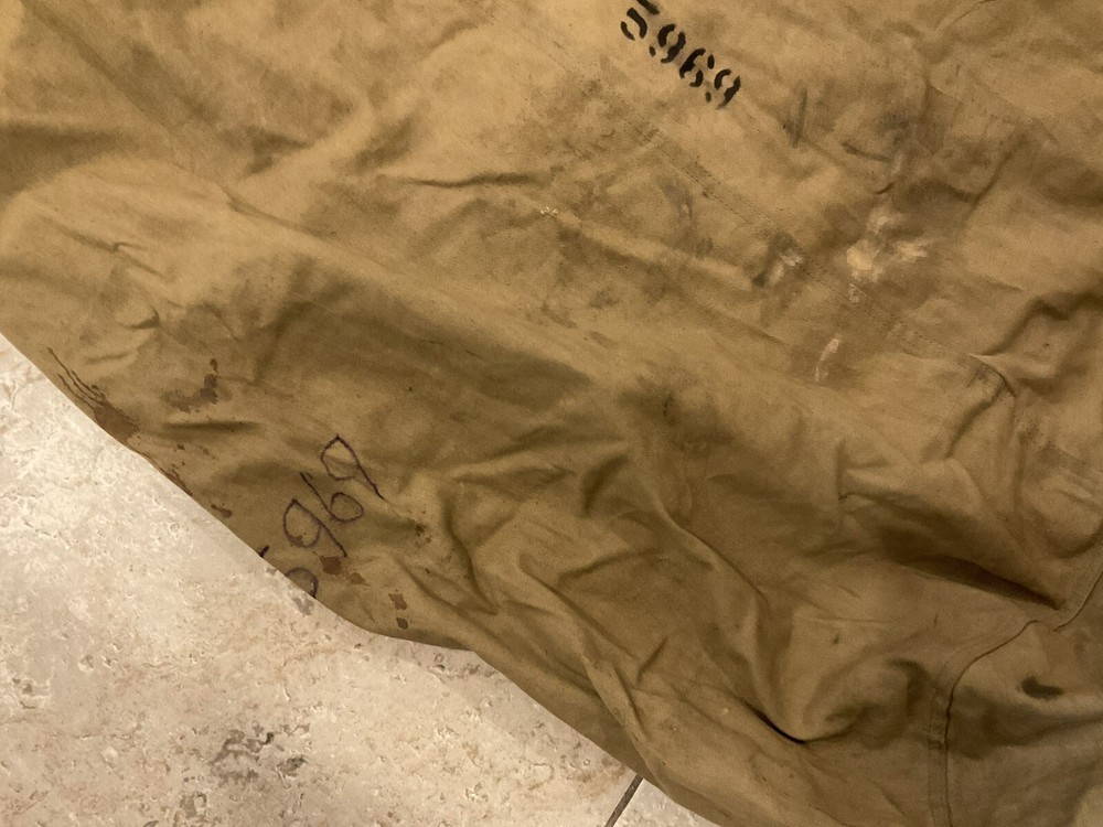 ORIGINAL WWII US BARRACK BAG WITH DATED SPEC TAG - NAMED