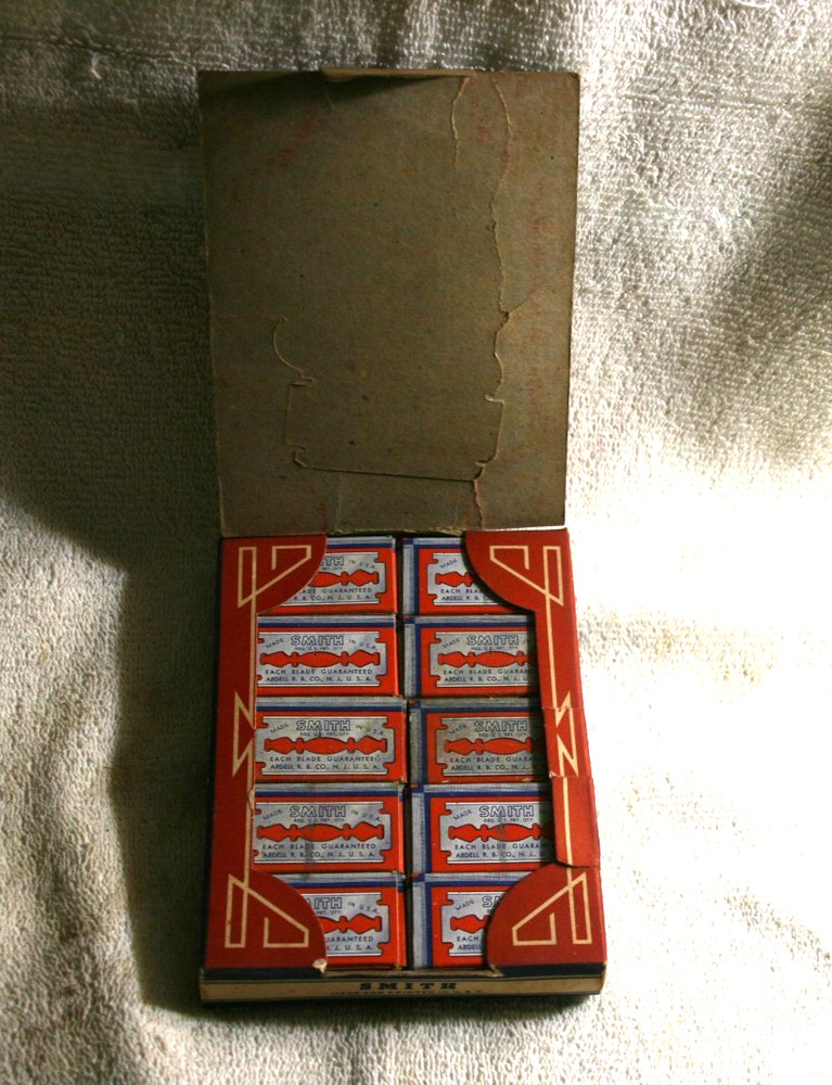 1940'S SMITH RAZOR BLADE STORE DISPLAY-20 PACK