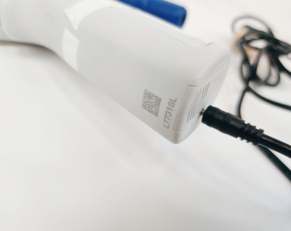 Eppendorf Easypet 3 Motorized Pipette Controller with Charger, Holder