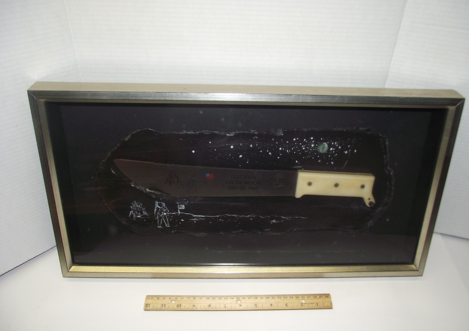 Case xx 1989 Apollo 11 Commemorative First Steps on the Moon Knife in Display