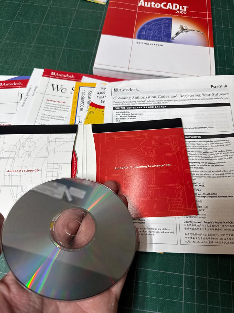 Autodesk/AutoCAD LT 2000 Software, 1 CD, Serial #, Open Box And Books LOOK EUC