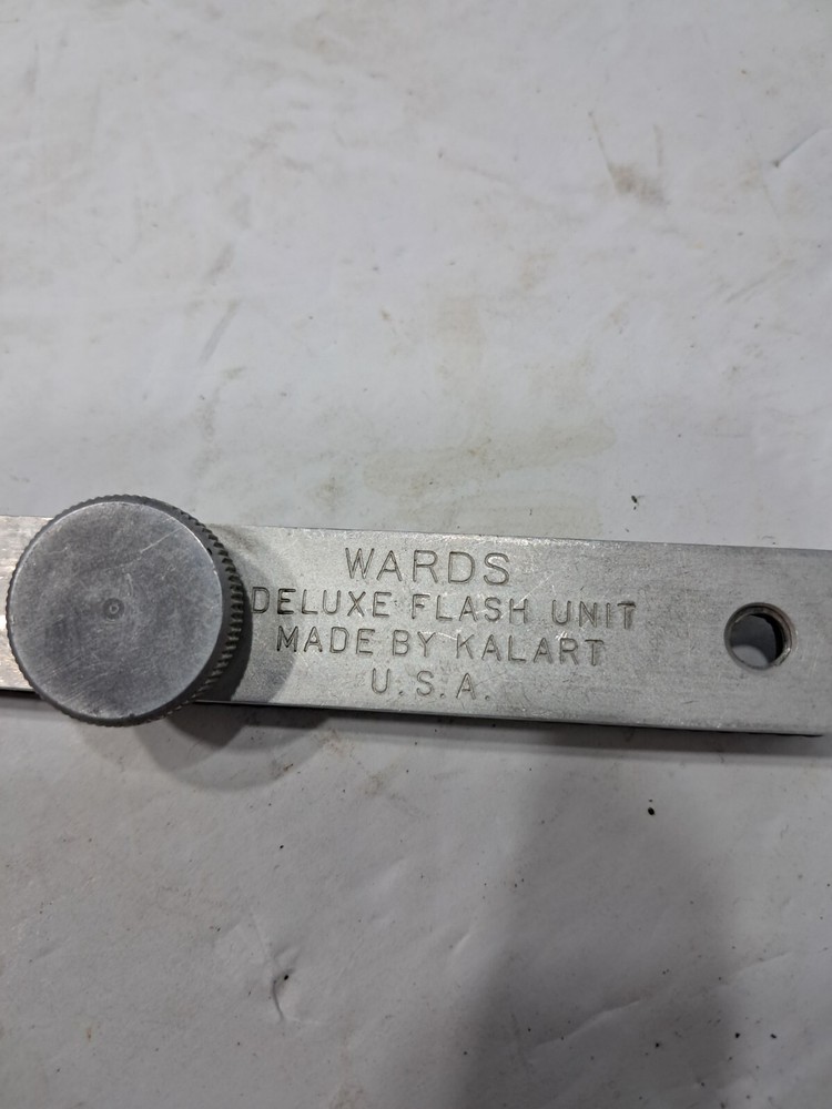 Vintage WARDS Deluxe Flash Unit By Kalart (d)
