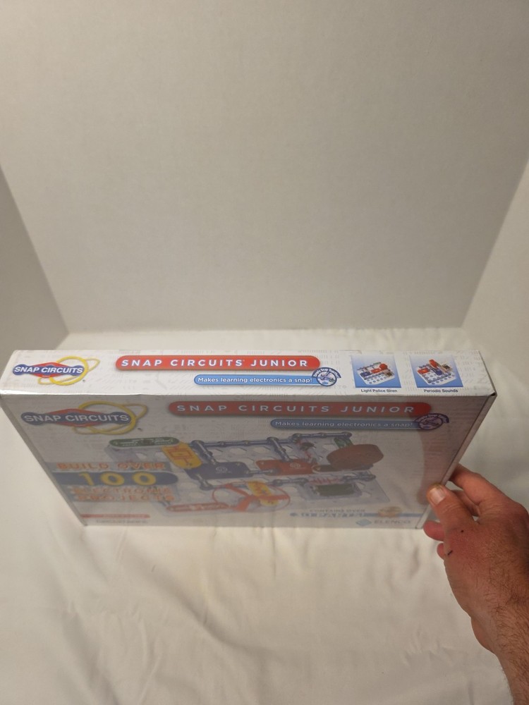 ELENCO Snap Circuits Jr.� 100 Experiments Electronics Discovery Kit Brand New