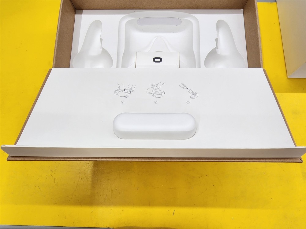 ⭐️⭐️⭐️⭐️⭐️ Oculus Quest 2 **OEM BOX ONLY** w Manuals