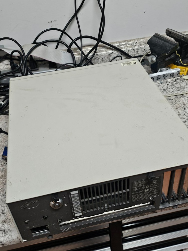 Retro Vintage IBM Personal System/2 PS/2 Model 50Z Computer Powers / Posts