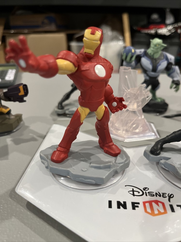 Disney Infinity 2.0 Marvel lot, Five figures, two discs, One Pad