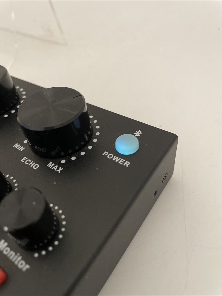 V8 Multifunctional Live Sound Card 12 Kinds Sound w/ Volume Adjustable Function