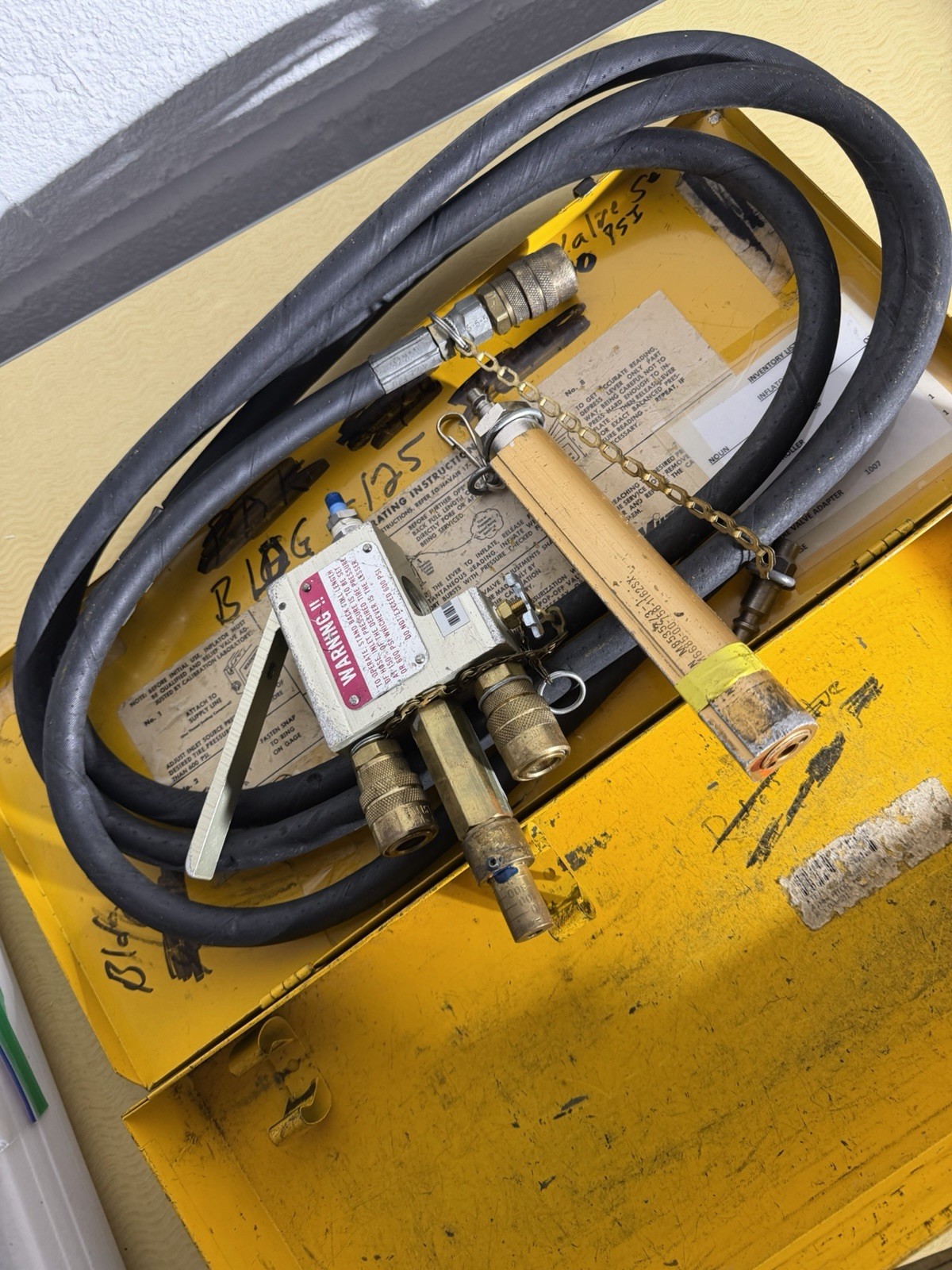 Milton 1065 Inflator Kit Military M85352/1 81349 aviation pressure gauge