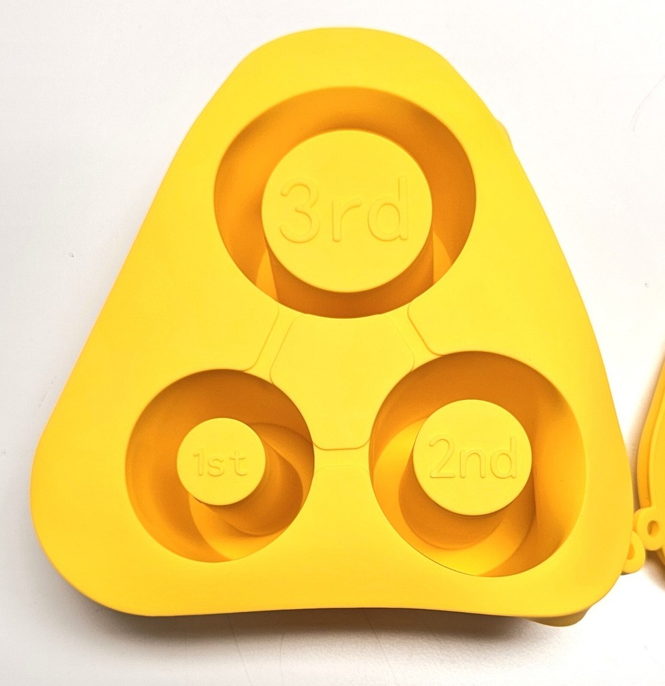 3 Hollow Silicone Ice Cube Maker With Lid Yellow