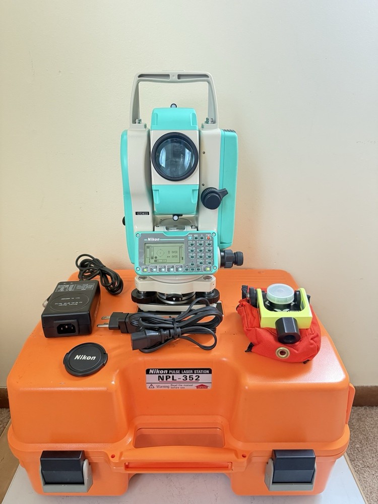 Nikon NPL- 352 Total Station