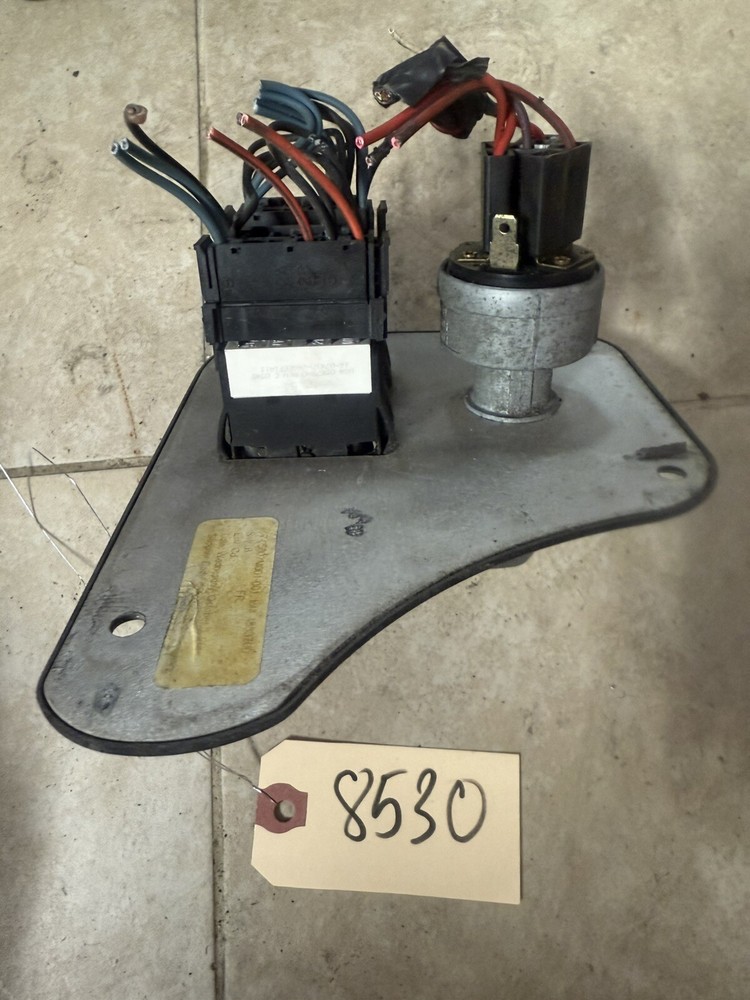 Peterbilt Ignition Switch Panel With Key - P/N: 17-05002M001-001