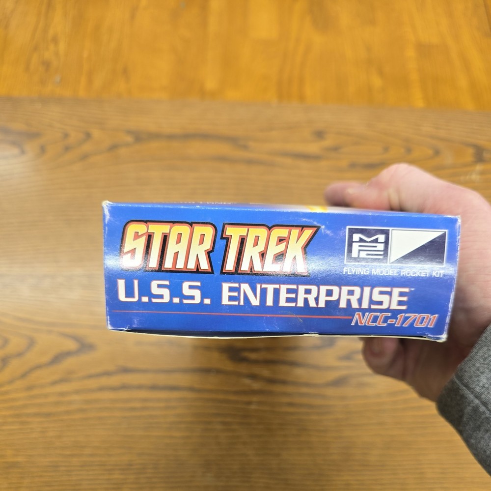MPC Star Trek U.S.S. Enterprise Flying Model Rocket Kit