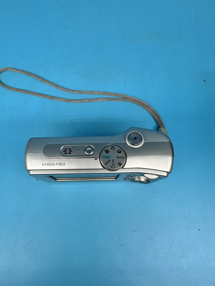 Samsung S630 6.0MP Digital Camera, Silver - Tested & Working